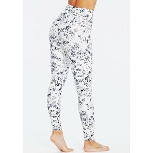 Balance Collection Black and White Snake Print 27” Compression Leggings